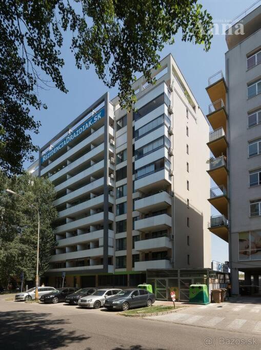 V Novostavbe